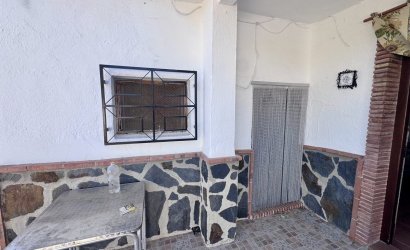 Herverkoop - Finca -
Algarinejo - Inland