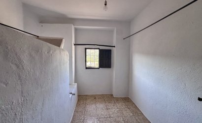 Herverkoop - Finca -
Algarinejo - Inland
