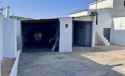 Herverkoop - Finca -
Algarinejo - Inland