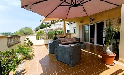 Resale - Villa -
Las Ramblas Golf - Inland