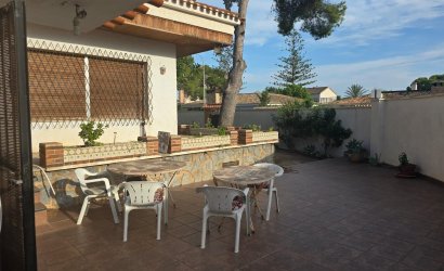 Herverkoop - Villa -
Orihuela Costa - Campoamor