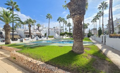 Revente - Townhouse * -
Villamartin * - Los Dolses *