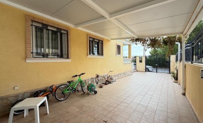 Herverkoop - Villa -
Orihuela Costa - Lomas De Don Juan