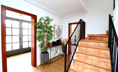 Herverkoop - Villa -
Orihuela Costa - Campoamor