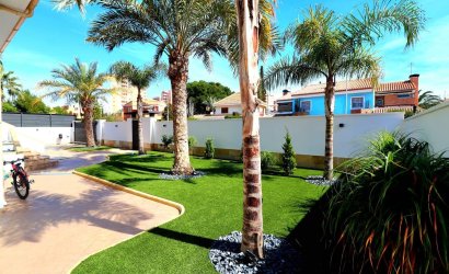Herverkoop - Villa -
Orihuela Costa - Campoamor