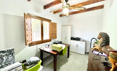 Herverkoop - Finca / Country Property -
Orihuela