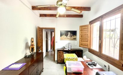Herverkoop - Finca / Country Property -
Orihuela