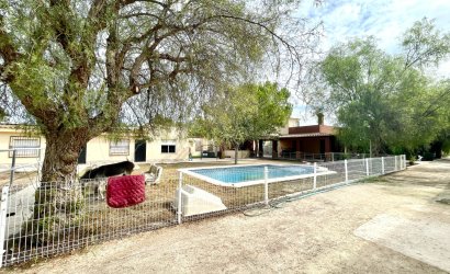 Herverkoop - Finca / Country Property -
Orihuela