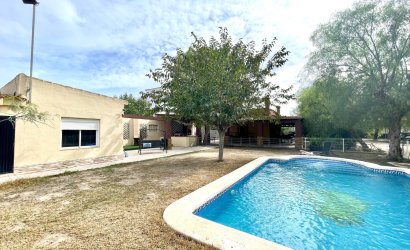 Herverkoop - Finca / Country Property -
Orihuela