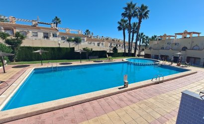Herverkoop - Town House -
Villamartin - Las filipinas