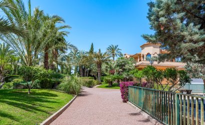 Herverkoop - Villa -
Elche