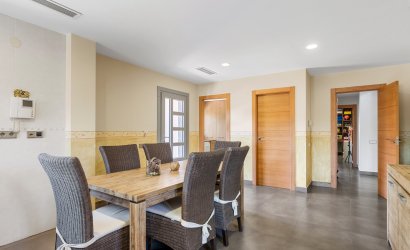 Herverkoop - Villa -
Elche