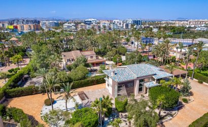 Herverkoop - Villa -
Elche