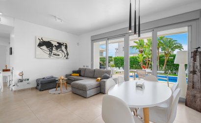 Herverkoop - Villa -
Orihuela Costa - Vistabella