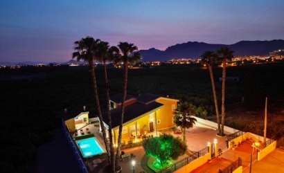 Herverkoop - Finca Country Property -
Orihuela