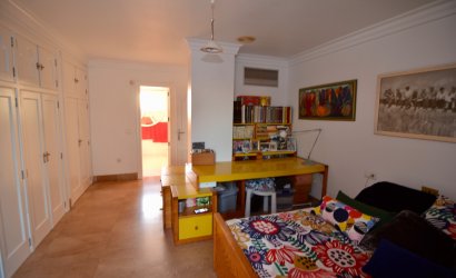 Resale - Villa -
Torrevieja - Torreta