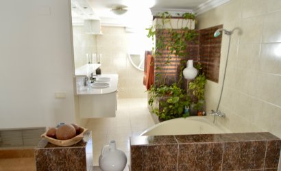 Resale - Villa -
Torrevieja - Torreta