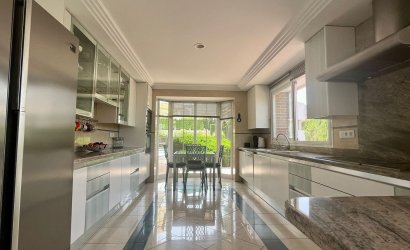 Resale - Villa -
Benidorm