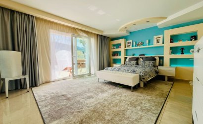 Resale - Villa -
Benidorm