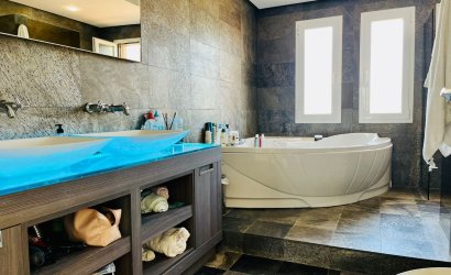 Resale - Villa -
Benidorm