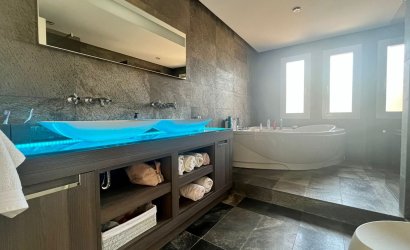 Resale - Villa -
Benidorm