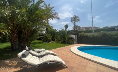 Resale - Villa -
Benidorm
