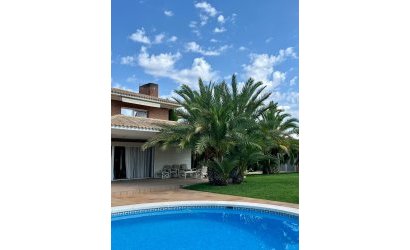 Resale - Villa -
Benidorm