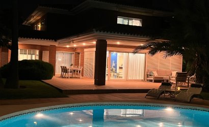 Resale - Villa -
Benidorm