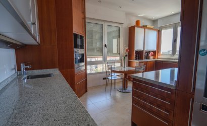 Revente - Apartment -
Benidorm