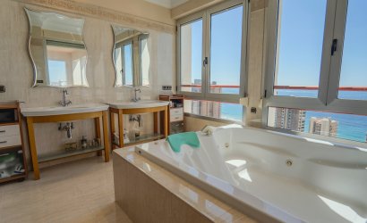 Revente - Apartment -
Benidorm