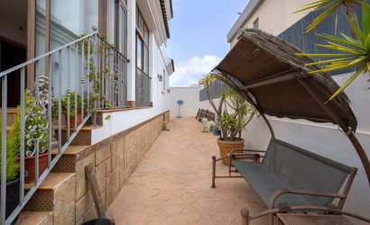 Herverkoop - Villa -
Los Montesinos - La Herrada