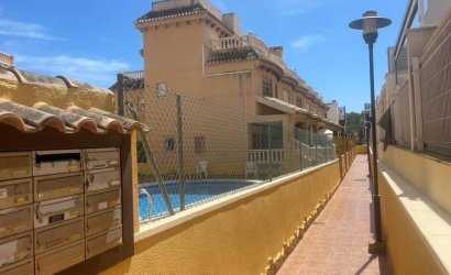 Reventa - Adosado -
Guardamar del Segura - Urbanizaciones