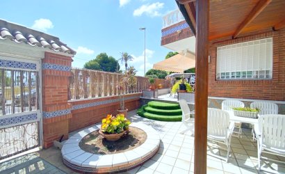 Resale - Villa -
Los Alcazares