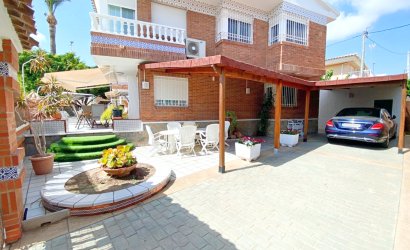 Resale - Villa -
Los Alcazares
