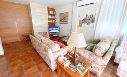 Resale - Villa -
Los Alcazares