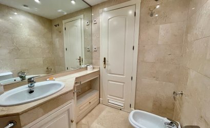 Resale - Apartment -
Marbella - Puerto Banús