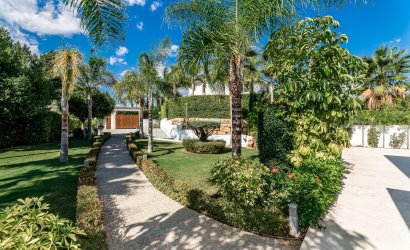 Resale - Villa -
Marbella - Nueva Andalucía