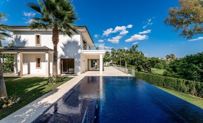 Resale - Villa -
Marbella - Nueva Andalucía