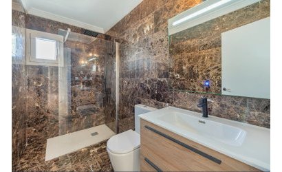 Herverkoop - Herenhuis -
Marbella - Puerto Banús