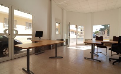 Reventa - Comercial -
Jacarilla - Jacarilla - Town