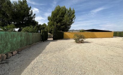 Resale - Country House -
Pinoso