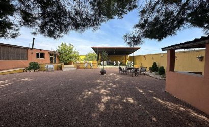 Resale - Country House -
Pinoso