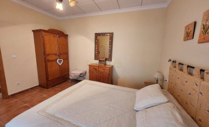 Herverkoop - Villa -
Villena