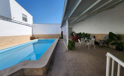 Herverkoop - Villa -
Villena