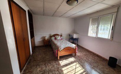 Herverkoop - Villa -
Villena