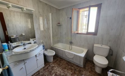 Herverkoop - Villa -
Villena