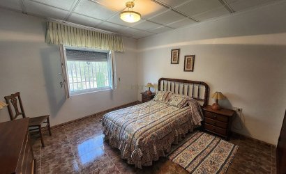 Herverkoop - Villa -
Villena