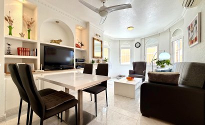 Resale - Villa -
Orihuela Costa - Villamartín