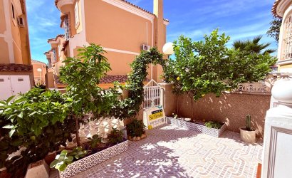 Resale - Villa -
Orihuela Costa - Villamartín