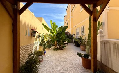 Resale - Villa -
Orihuela Costa - Villamartín